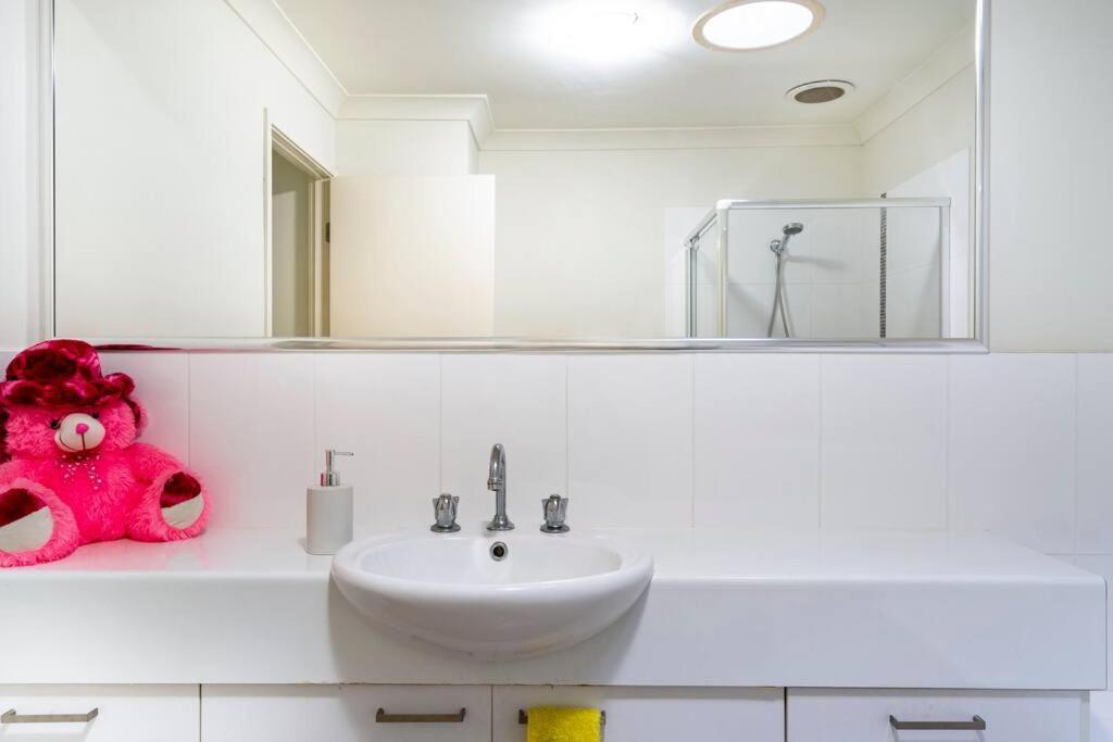 Room With Separate Bath In Shared Homestay Redcliffe Kültér fotó