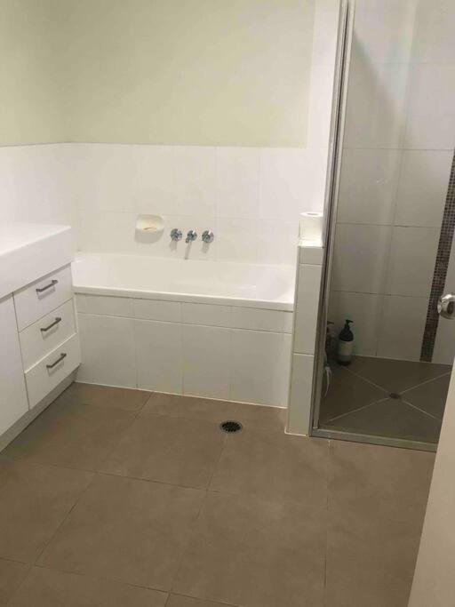 Room With Separate Bath In Shared Homestay Redcliffe Kültér fotó