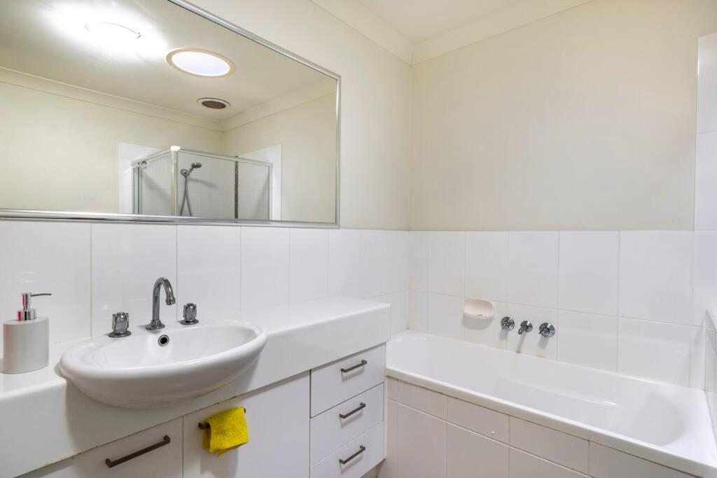 Room With Separate Bath In Shared Homestay Redcliffe Kültér fotó