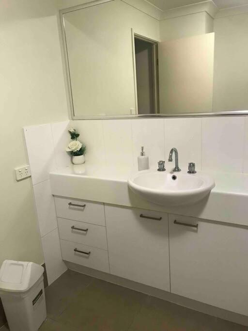 Room With Separate Bath In Shared Homestay Redcliffe Kültér fotó